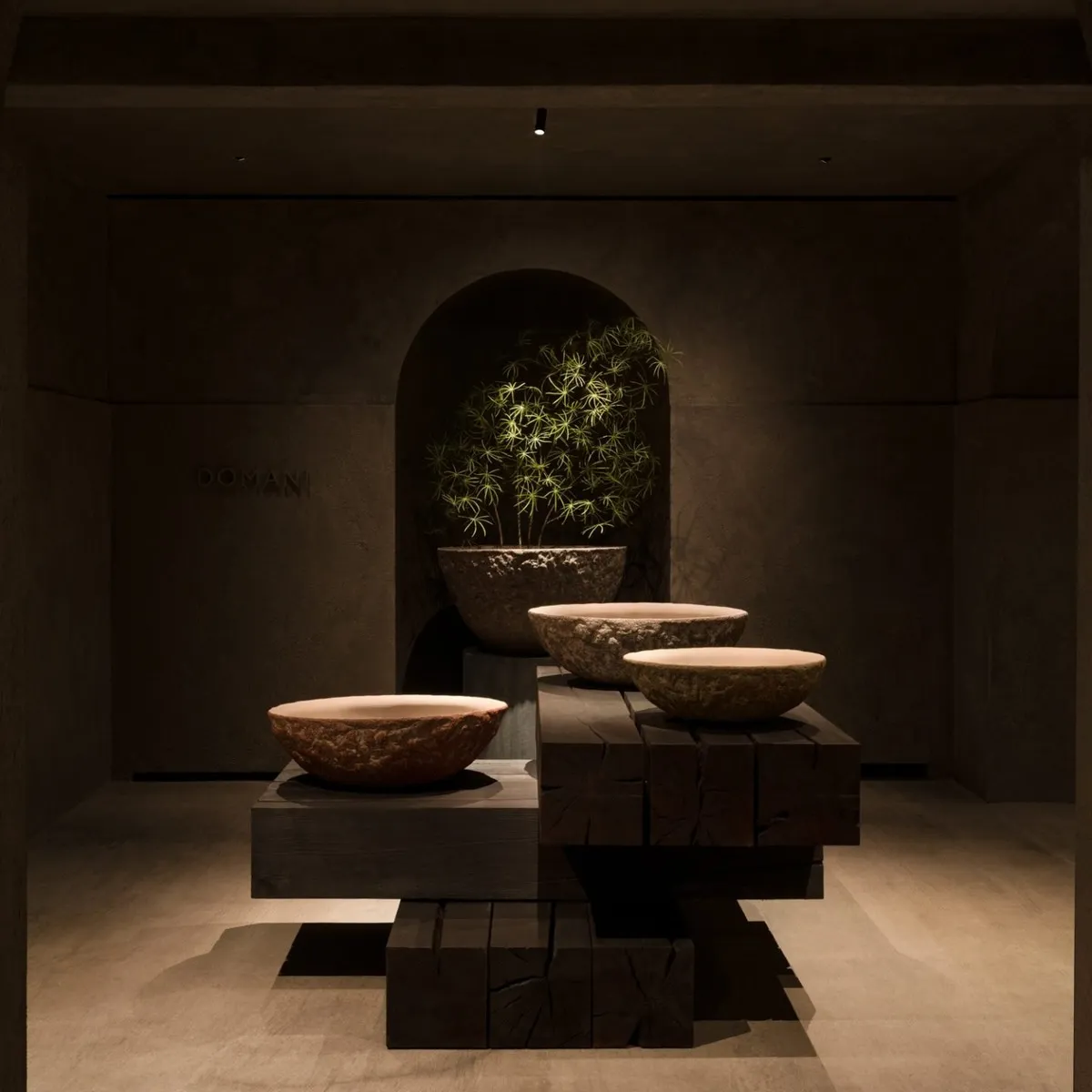 Domani outdoor planters in handcrafted terracotta – Belgian manufactory since 1992