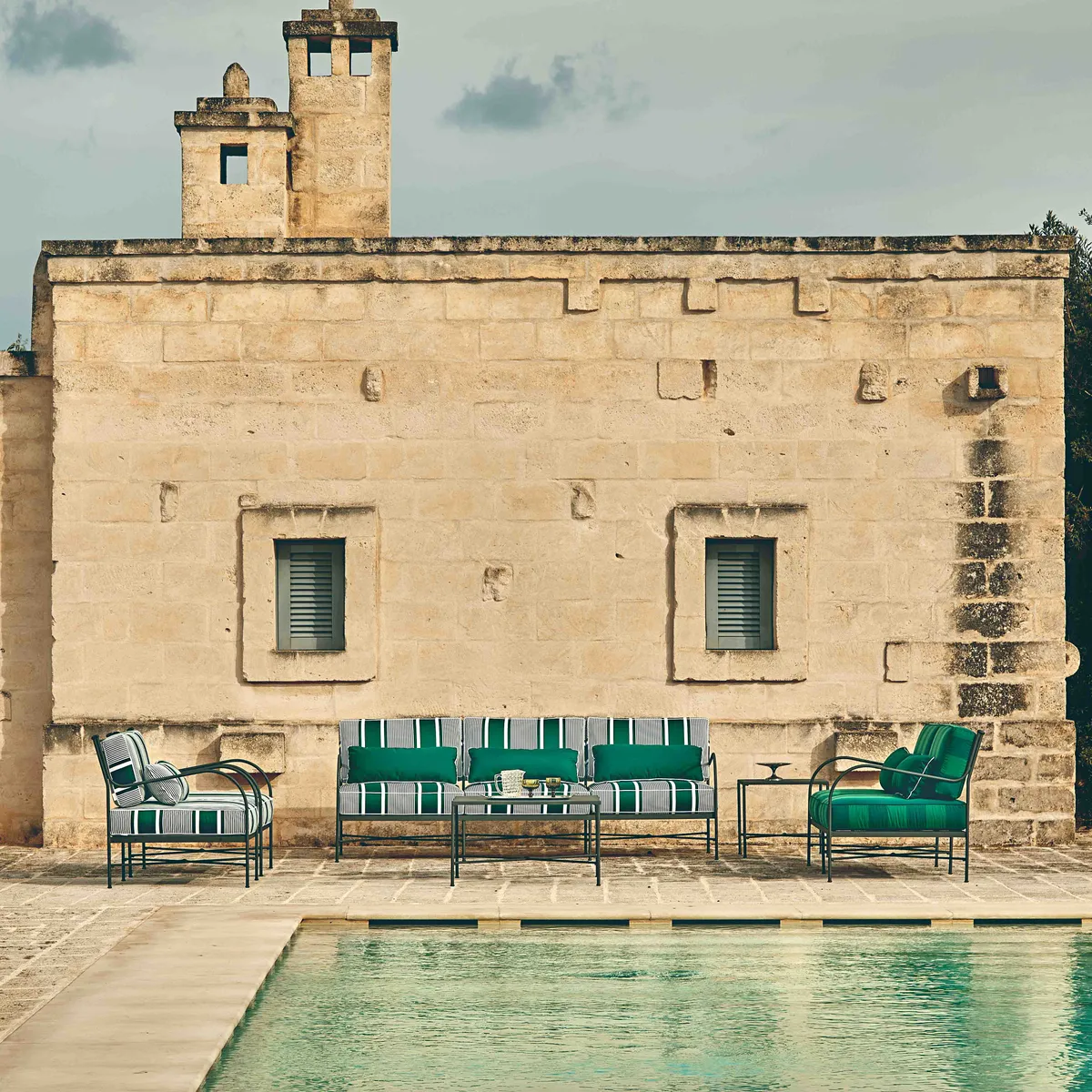 Outdoor lounge from the IGEA collection by Unopiù – Italian design tradition for discerning outdoor spaces